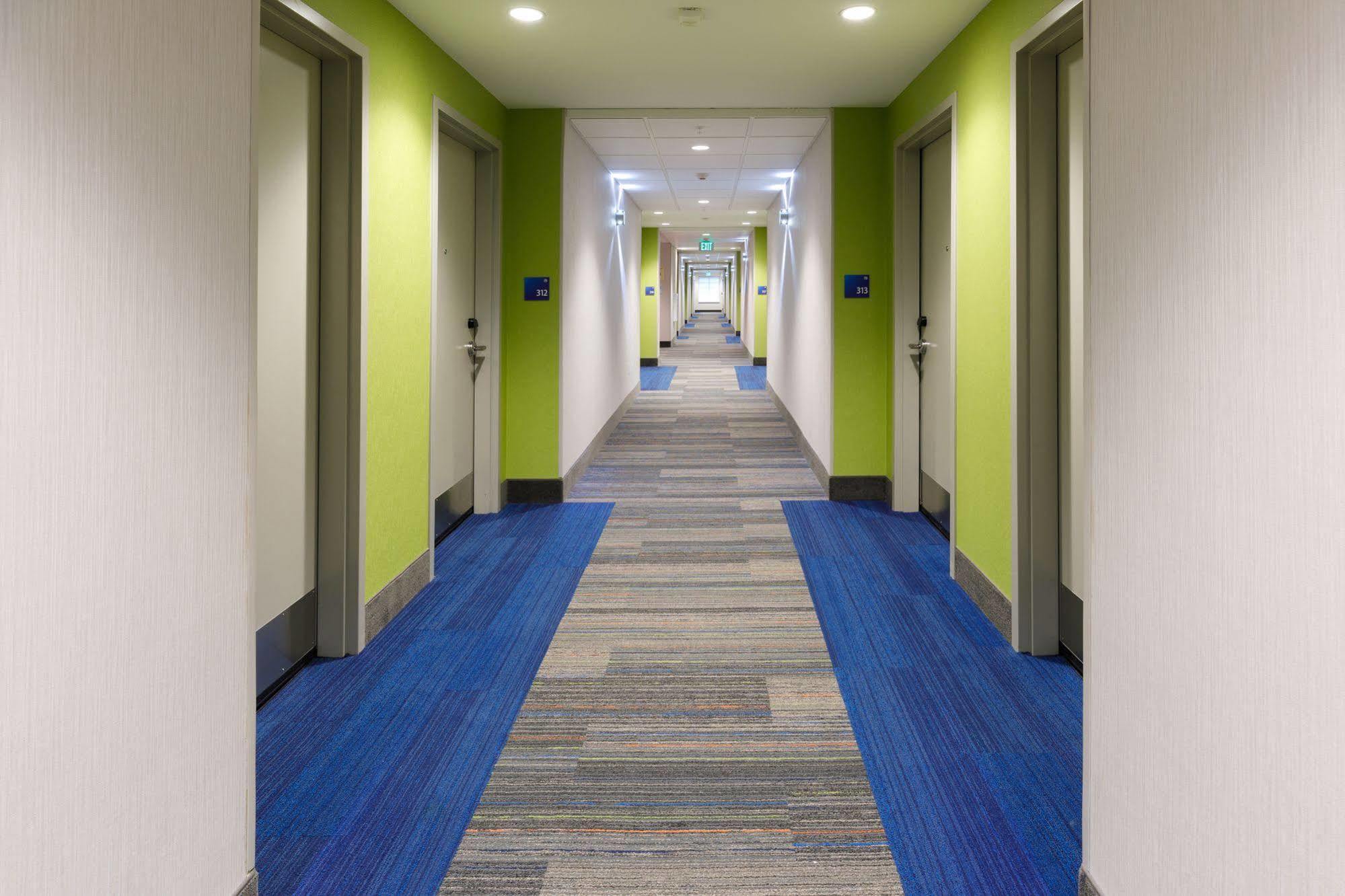 Holiday Inn Express & Suites - Sturbridge By Ihg Esterno foto